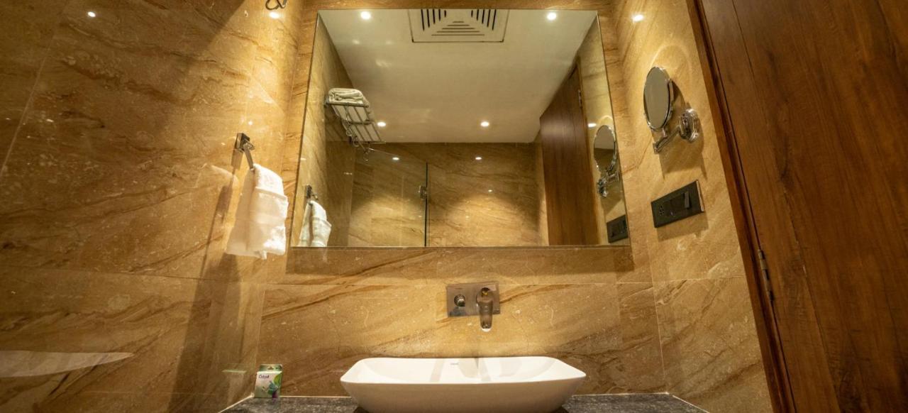 Pinnacle Grand Hotel Ahmedabad Exterior foto